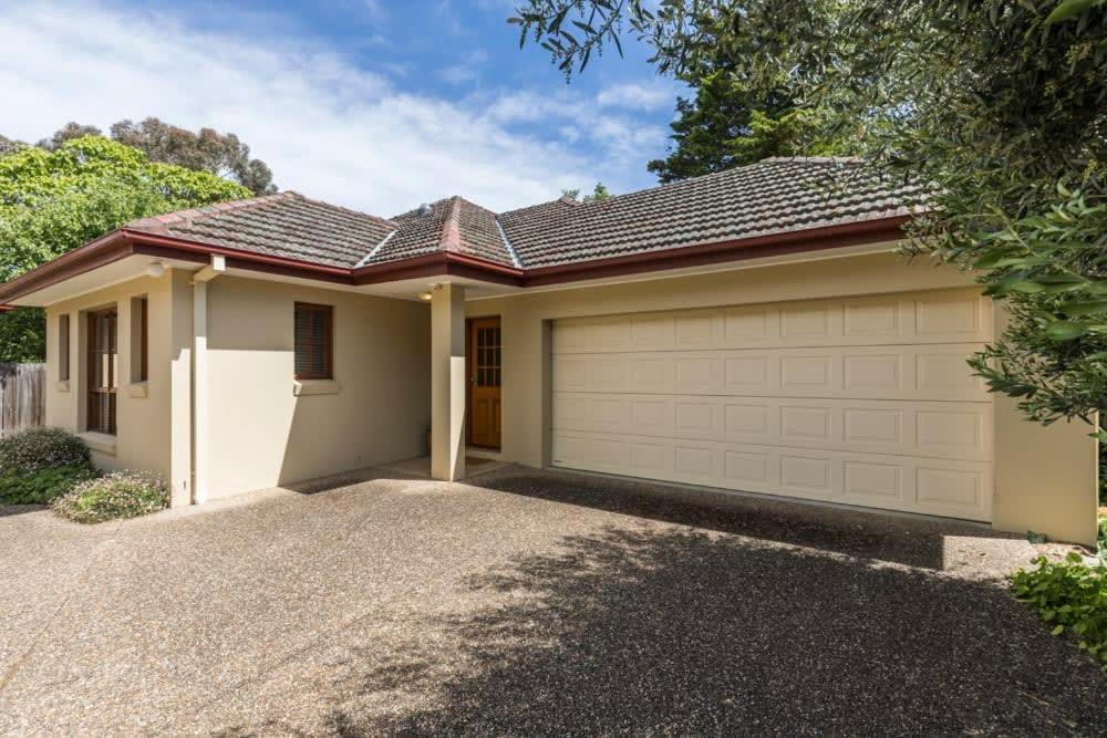 3 Bdrm 2 Bthrm House Close To Canberra Cbd & Anu Екстериор снимка