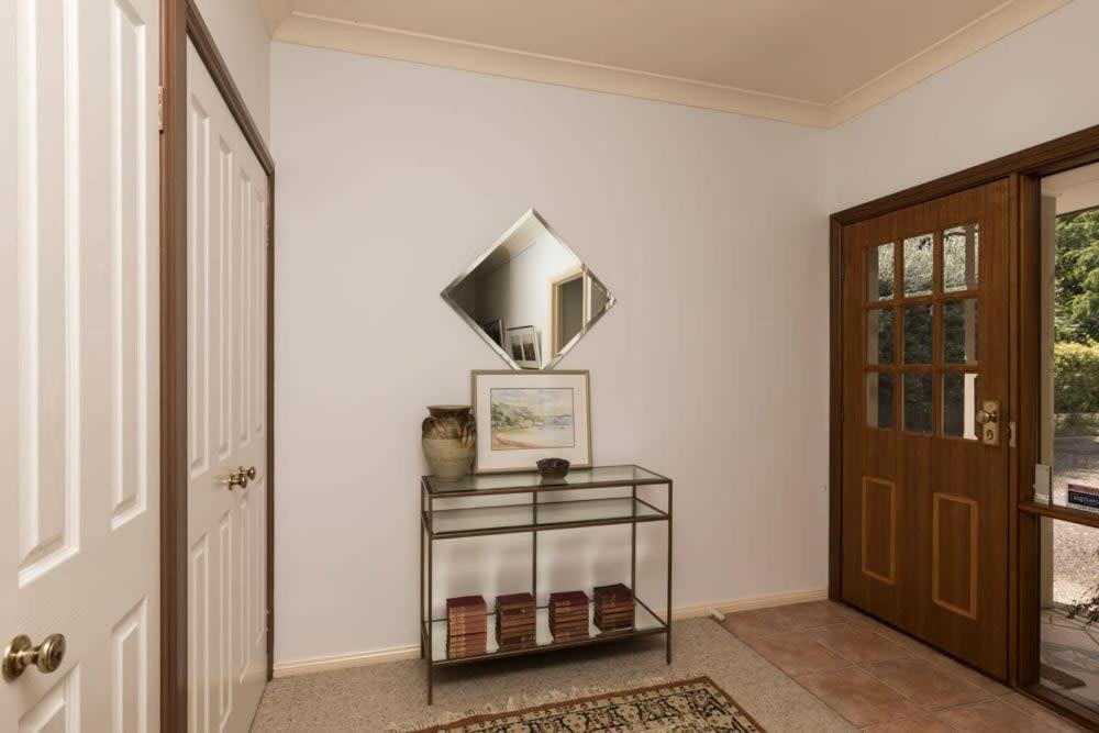 3 Bdrm 2 Bthrm House Close To Canberra Cbd & Anu Екстериор снимка
