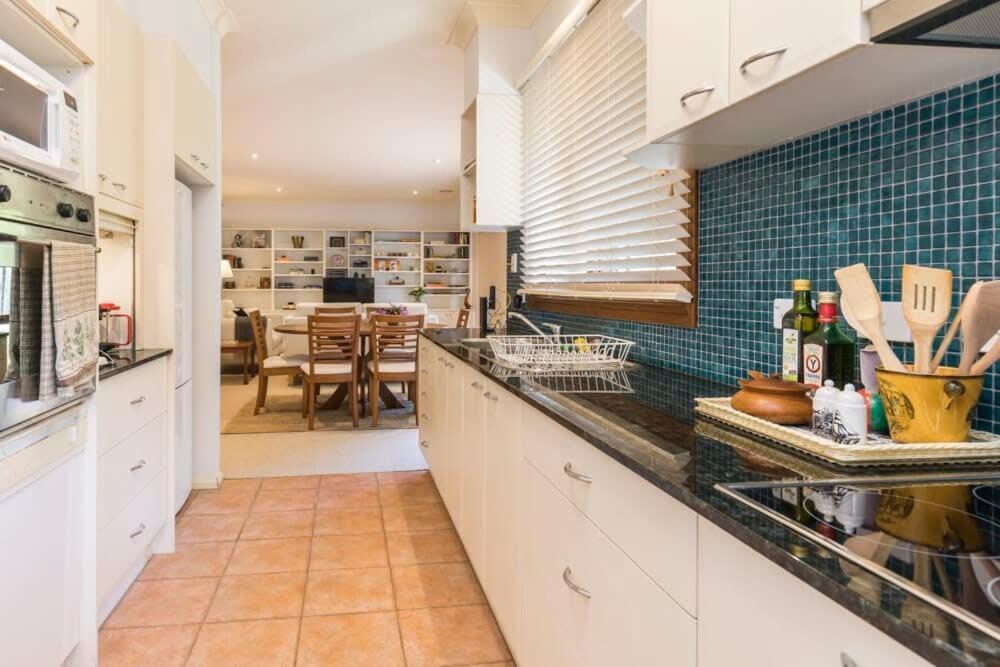 3 Bdrm 2 Bthrm House Close To Canberra Cbd & Anu Екстериор снимка